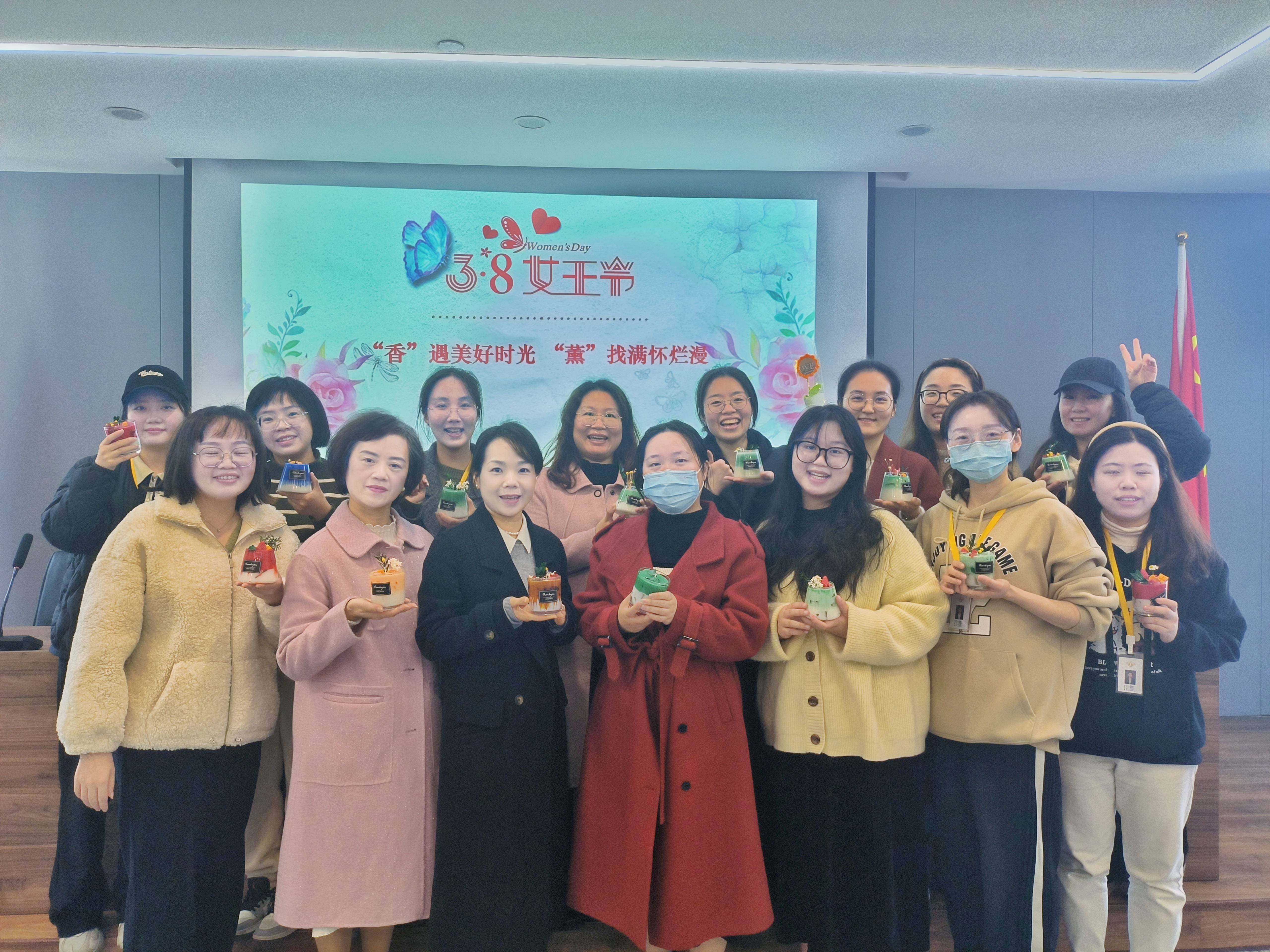 “香”遇美好時光、“薰”找滿懷爛漫丨面粉公司開展三八婦女節(jié)香薰蠟燭手作活動
